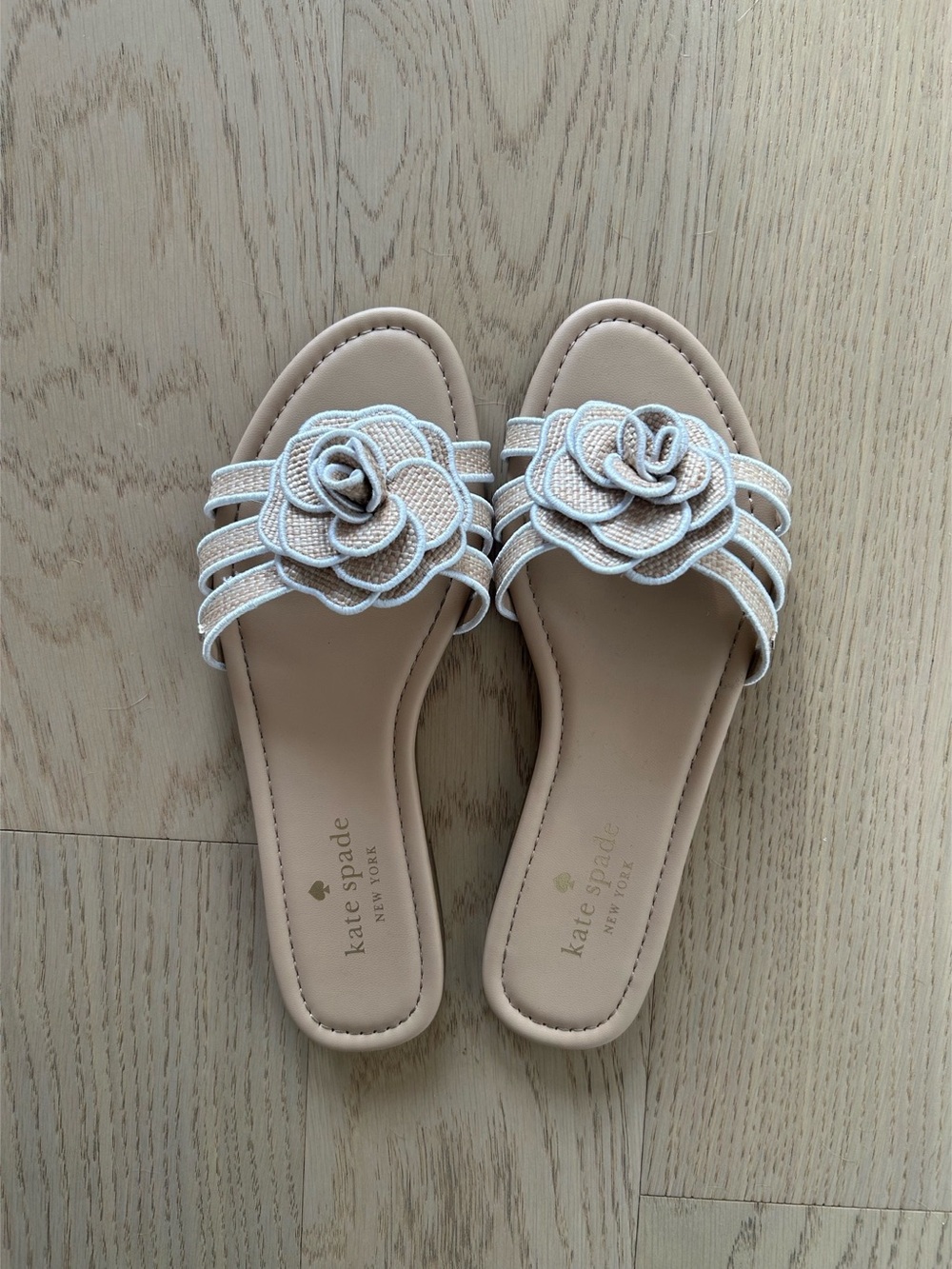 Kate Spade 3D Floral Slide Sandals in Beige & White US 8.5 Like New